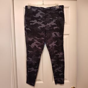 Terra & Sky Black Camo Leggings NWOT